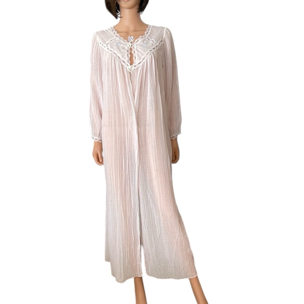 Vintage Linda Lingerie White Lace Ribbon Embroidered Trim Fine Pleated Robe